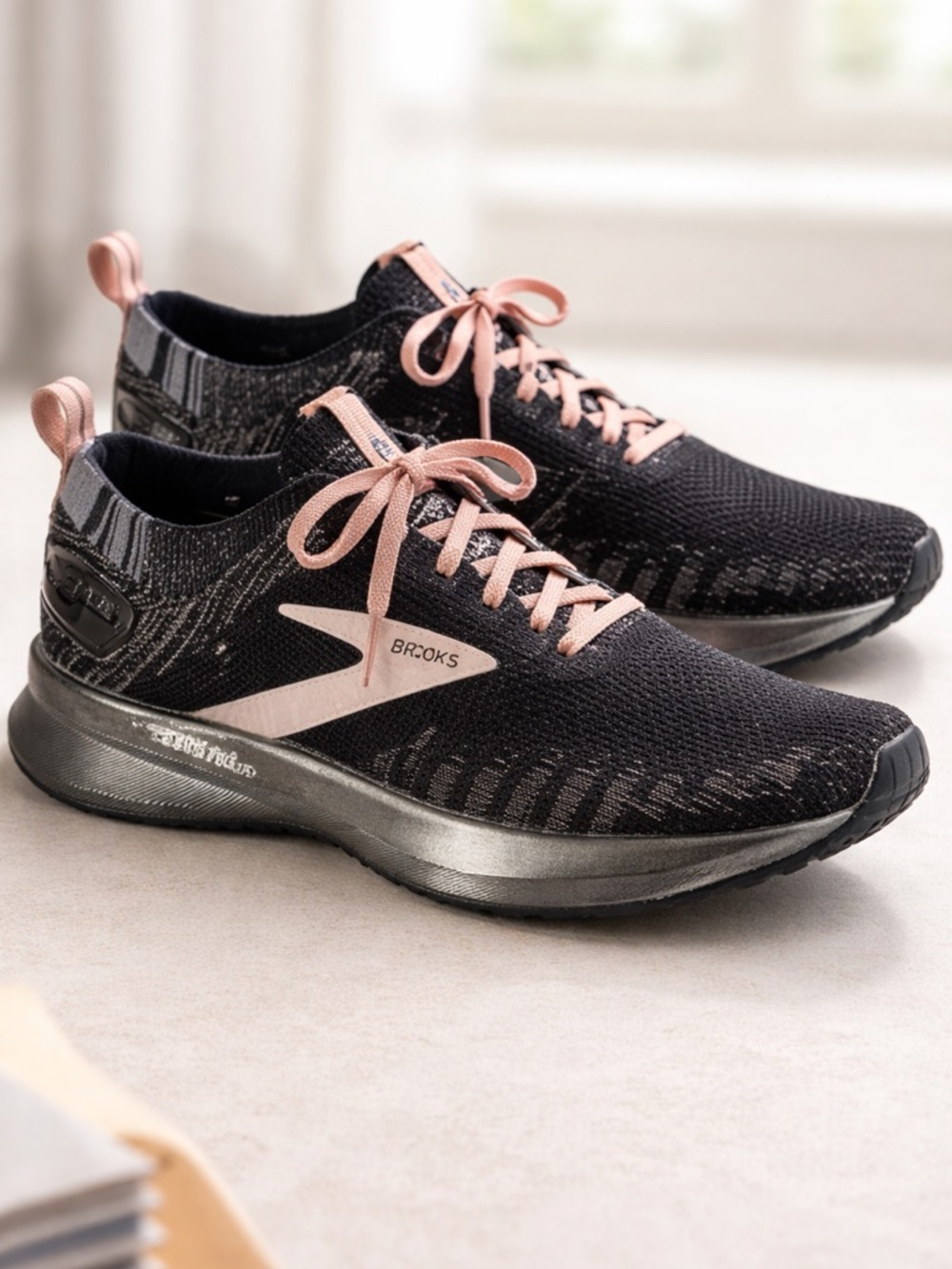 Brooks Levitate 4 Women’s Size 7 Running Shoes Black Pink Knit Athletic Sneakers